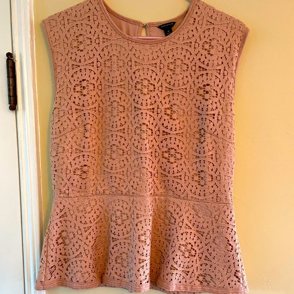 Ann Taylor blouse, pale pink w peplum, size M, lace over shell
